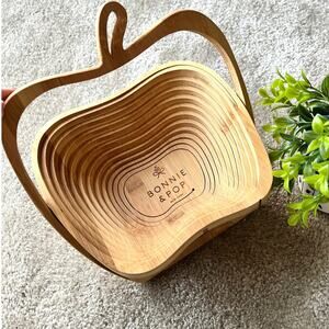 Bonnie & Pop of New York Wooden Apple Shaped Expandable Fruit Basket/Trivet